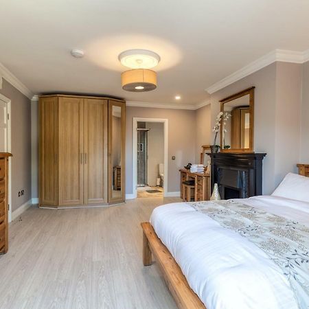 Tintawn House Hotell Sandyford Exteriör bild
