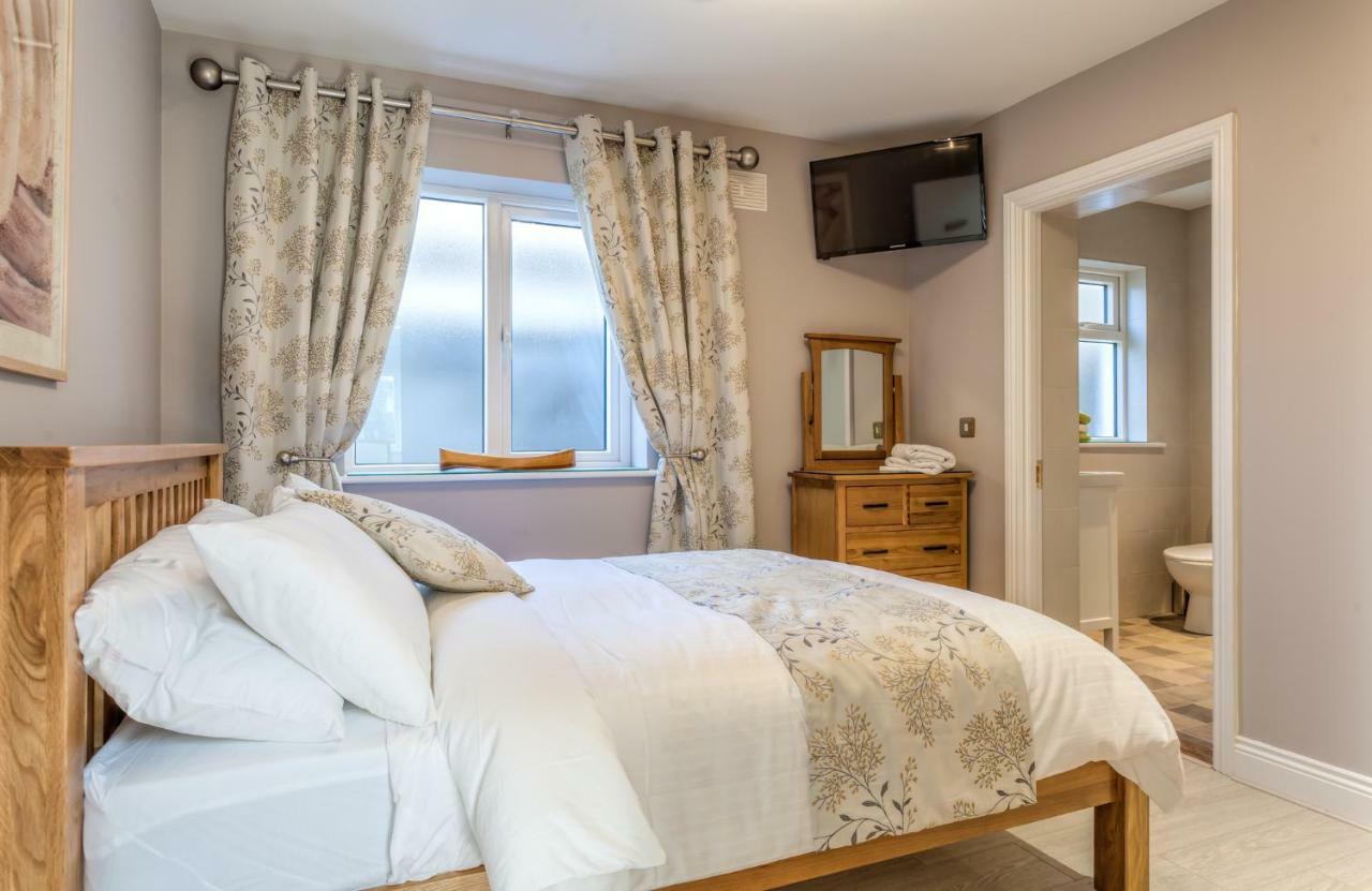 Tintawn House Hotell Sandyford Exteriör bild