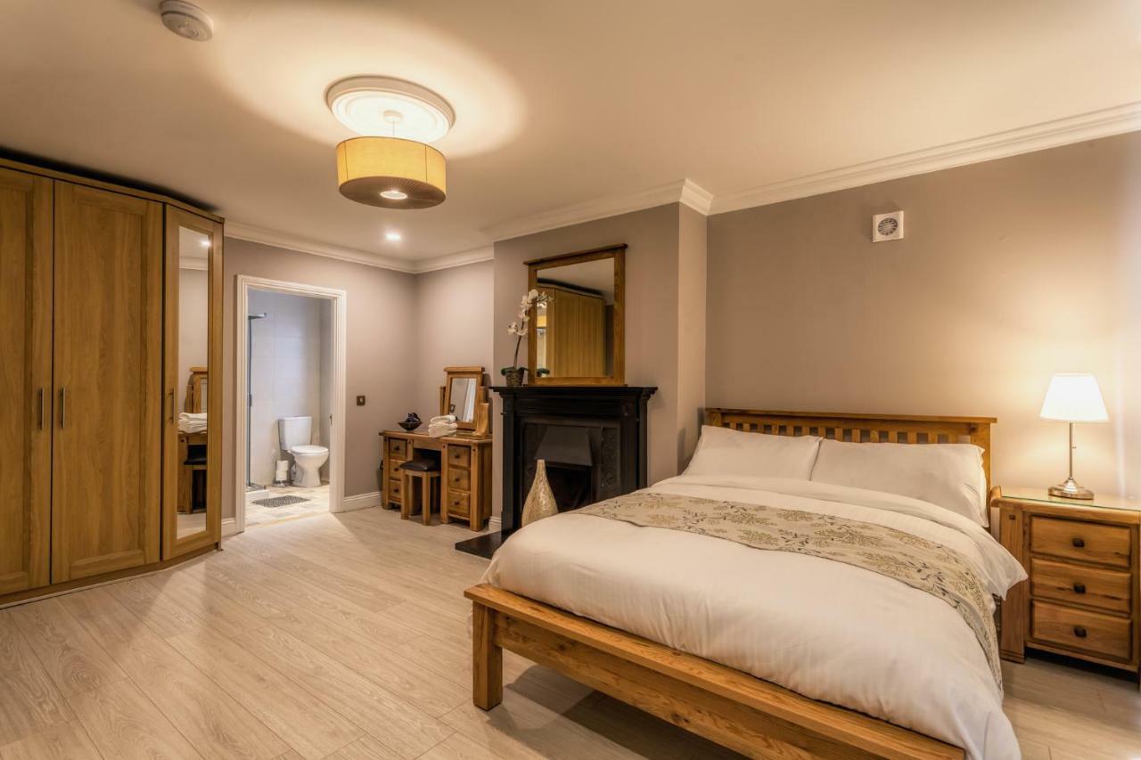 Tintawn House Hotell Sandyford Exteriör bild