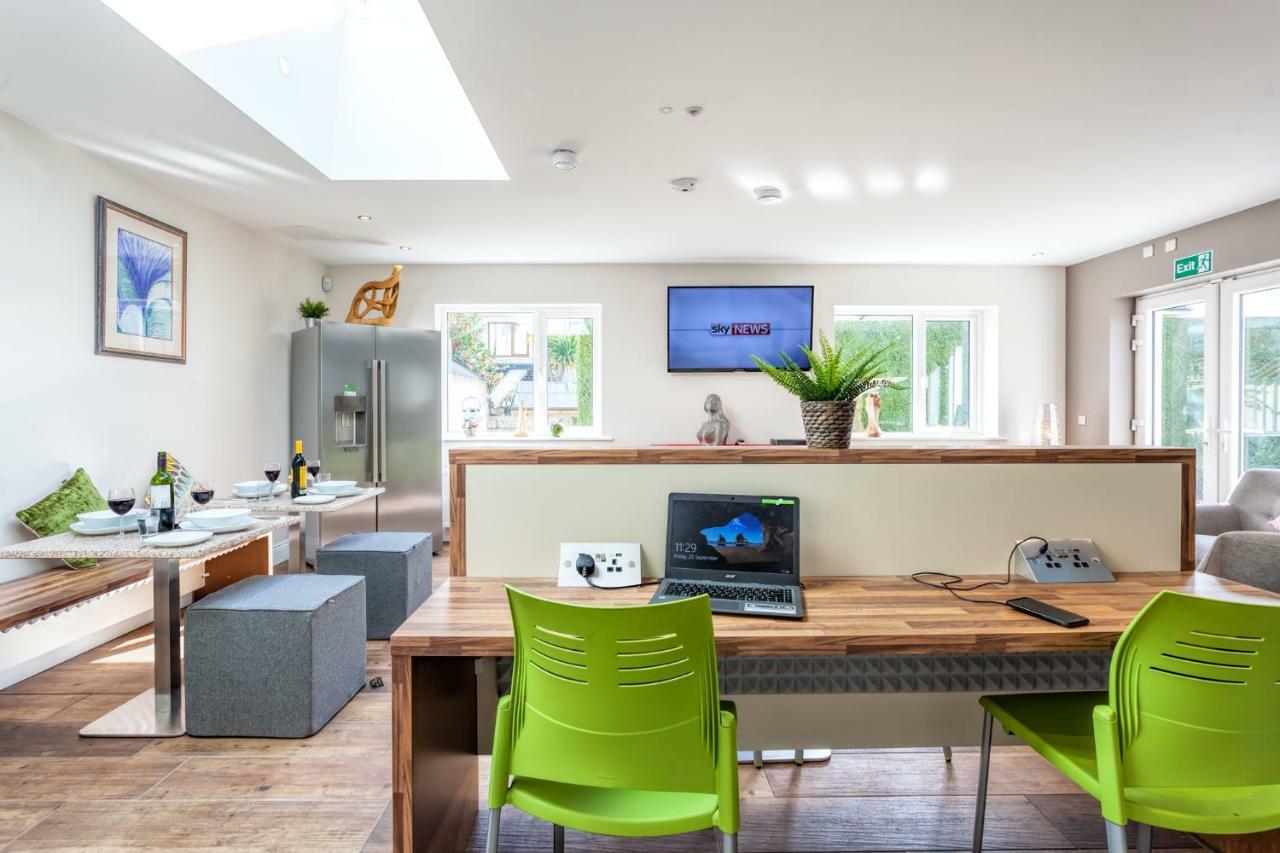Tintawn House Hotell Sandyford Exteriör bild