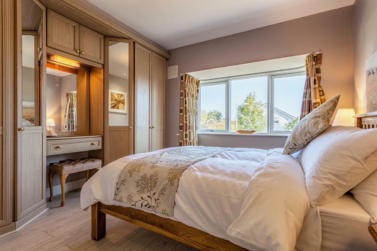 Tintawn House Hotell Sandyford Exteriör bild