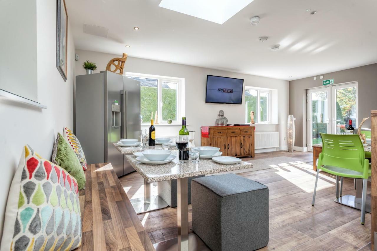 Tintawn House Hotell Sandyford Exteriör bild