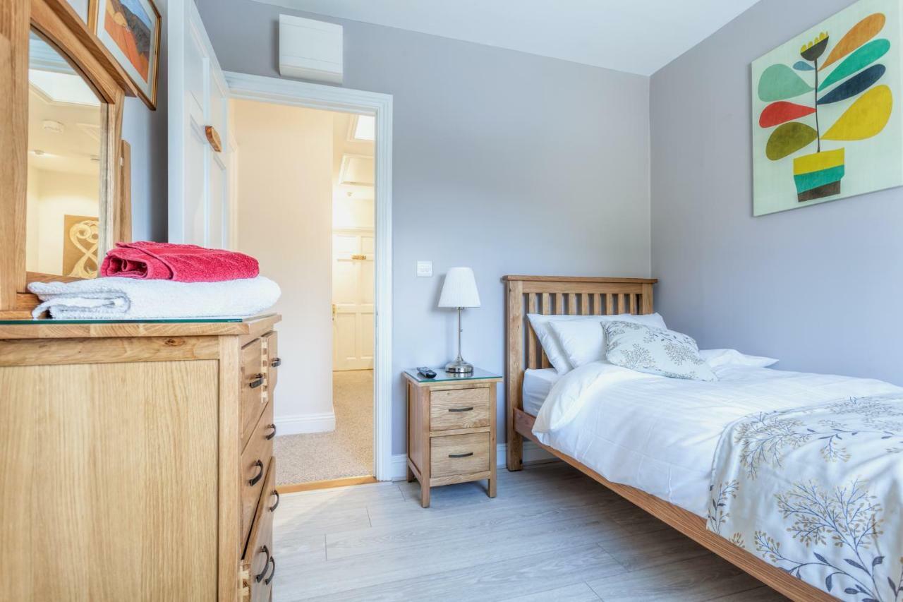 Tintawn House Hotell Sandyford Exteriör bild
