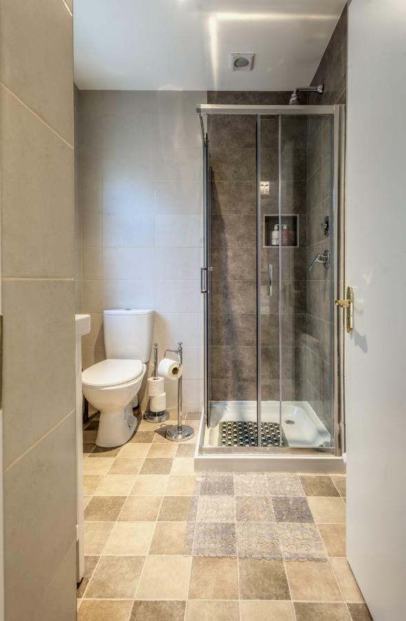 Tintawn House Hotell Sandyford Exteriör bild