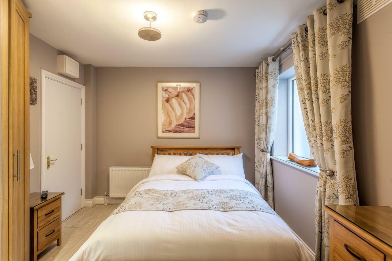 Tintawn House Hotell Sandyford Exteriör bild