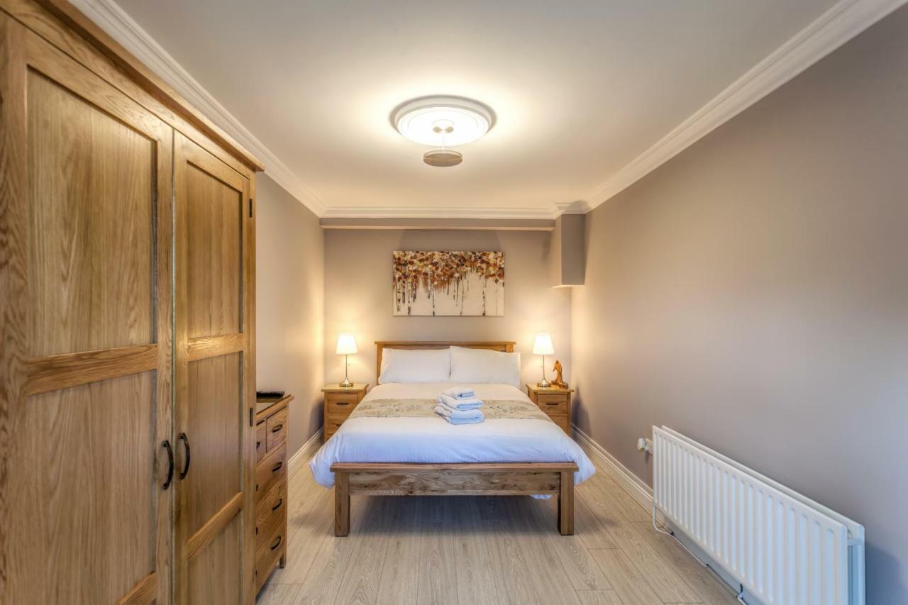 Tintawn House Hotell Sandyford Exteriör bild